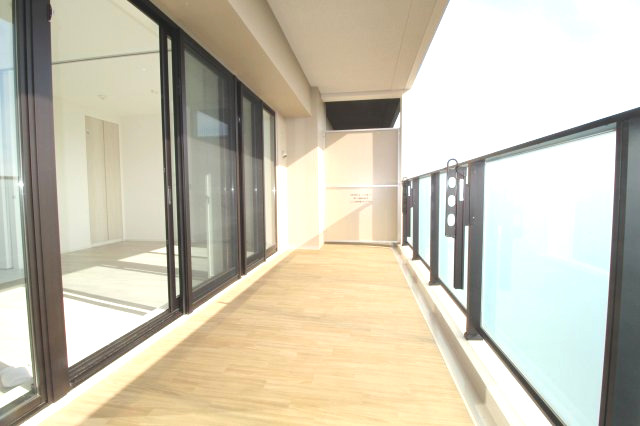 バルコニー　奥行きのあるバルコニー（写真は前回募集時のもの）