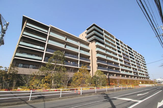 建物外観　前面棟無し開放感のある立地です（写真は前回募集時のもの）