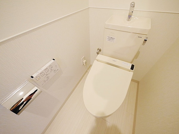 トイレ　落ち着いた色調のトイレです♪