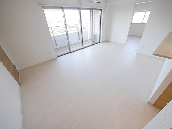 居室・リビング　使いやすい形の為、レイアウトを楽しめます♪