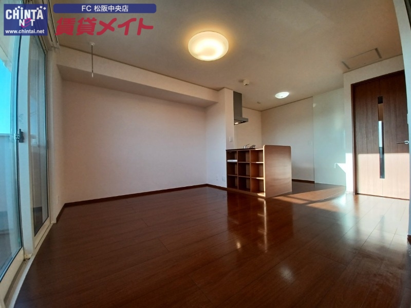 居室・リビング　同物件別室反転タイプ画像