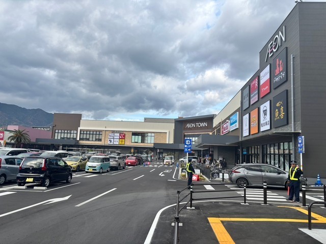 スーパー　イオンタウン楽々園（スーパー）まで926m