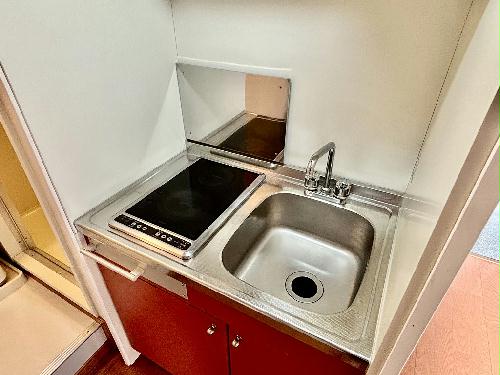 キッチン　設備・仕様は号室により異なる為、現況を優先いたします。