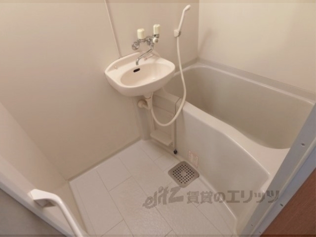 バス・シャワールーム　バス