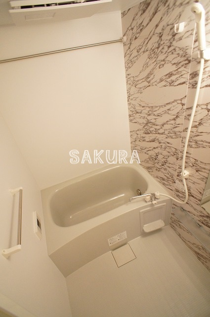 バス・シャワールーム　ご家族や長時間入浴に便利な追い炊き機能付きです♪