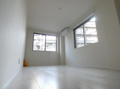 居室・リビング　☆明るい居間☆