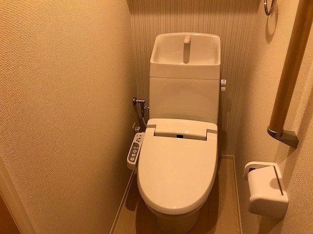 トイレ　温水洗浄便座もあります♪