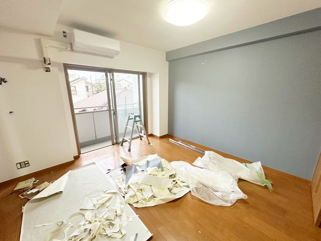 居室・リビング　お問い合わせは03-3317-3300まで。