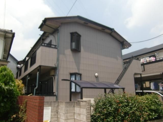 建物外観　落ち着いた住環境。キレイなアパートですよ。