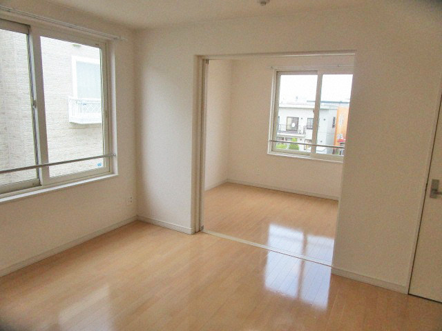 居室・リビング　白基調の落ち着いた部屋☆