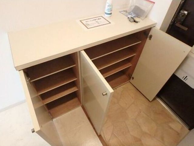 玄関　※同管理会社参考写真です