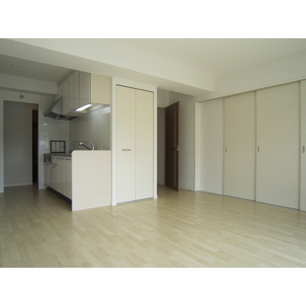 居室・リビング　広々リビングでゆったりくつろげます