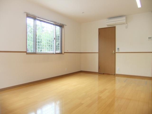 居室・リビング　クリーニング前　写真