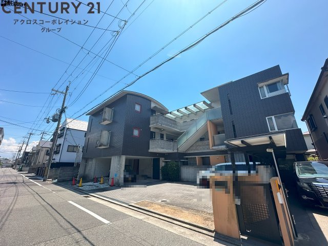 建物外観　敷地内に駐車場あります！