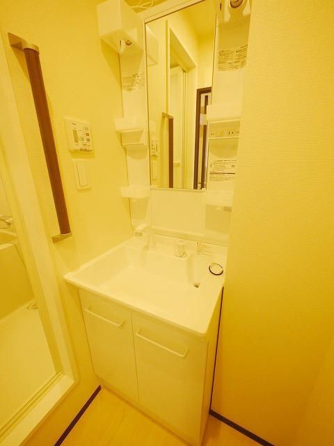 洗面設備　★シャンプードレッサー付の洗面台です★