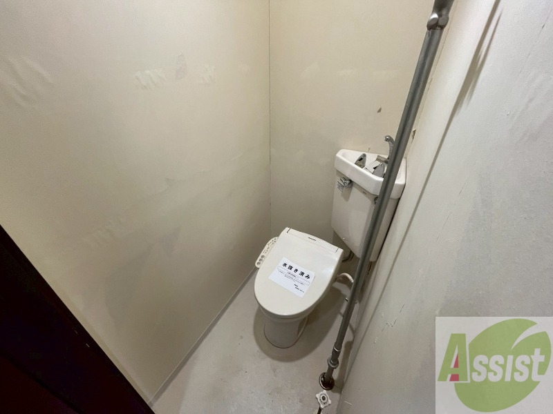 トイレ　こちらはトイレです。清潔感があり、安心して使用できます。