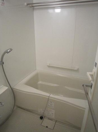 バス・シャワールーム　コンパクトで使いやすいお風呂です