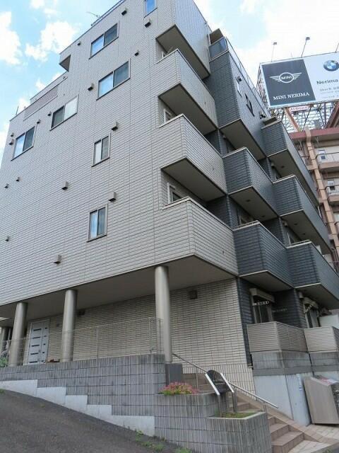 建物外観　５階建ての２階です
