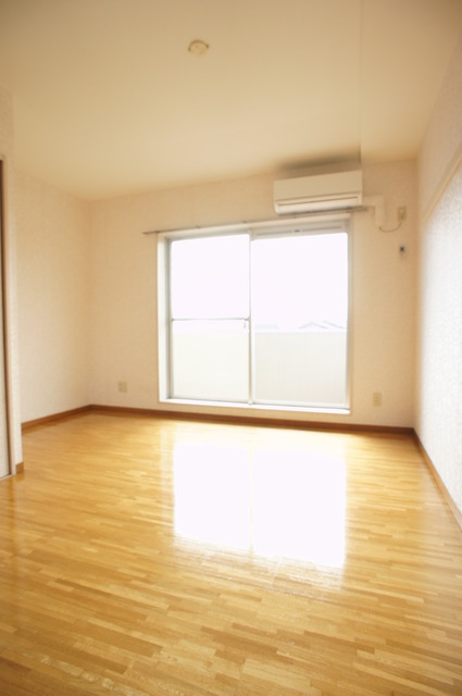 居室・リビング　木のぬくもりが温かいフローリング