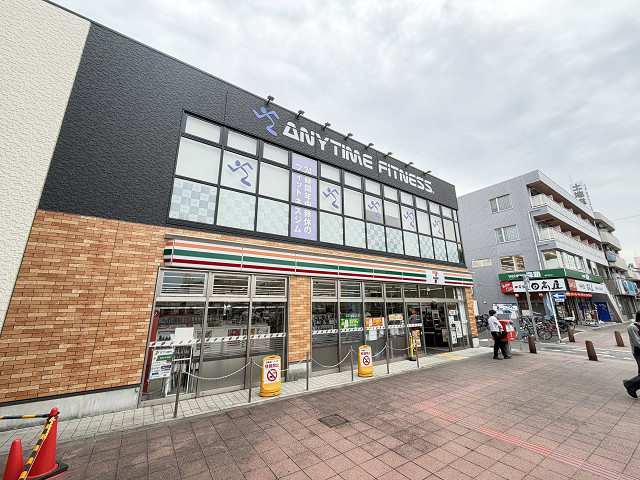 コンビニ　セブンイレブン 鶴ヶ島駅東口店（コンビニ）まで750m