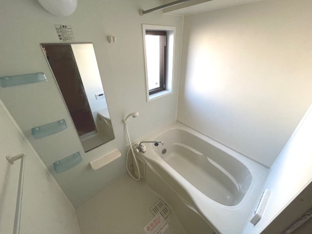 バス・シャワールーム　バス　窓付き