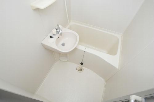 バス・シャワールーム　同タイプの部屋の写真です。