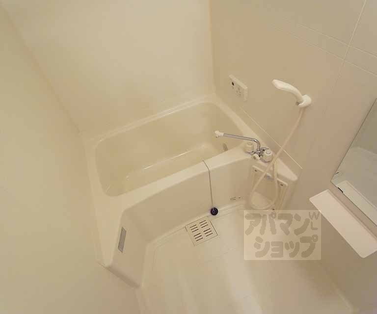 バス・シャワールーム　バスルームです。