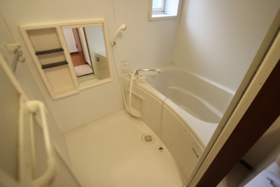 バス・シャワールーム　※別部屋の写真です