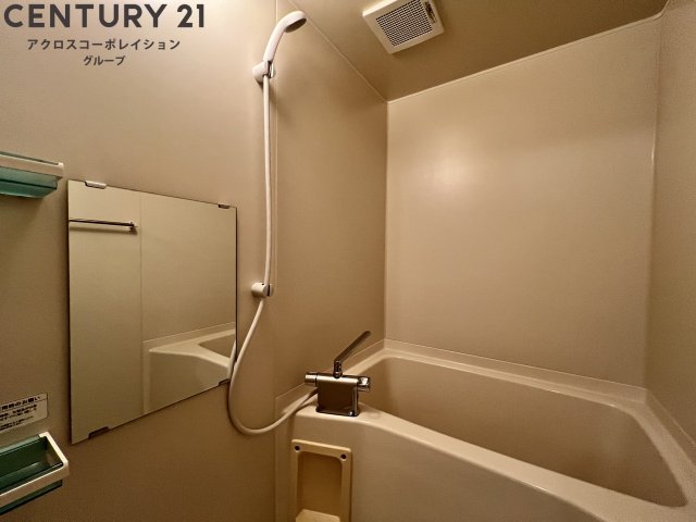 バス・シャワールーム　コンパクトで使いやすいお風呂です