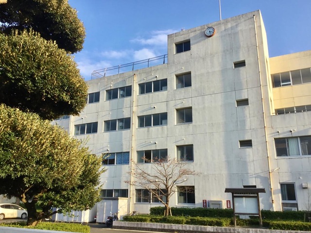 中学校　伊勢原市立伊勢原中学校（中学校）まで659m