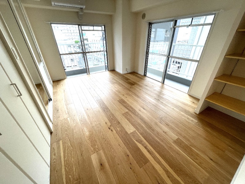 居室・リビング　窓もあるから換気バッチリなお部屋☆