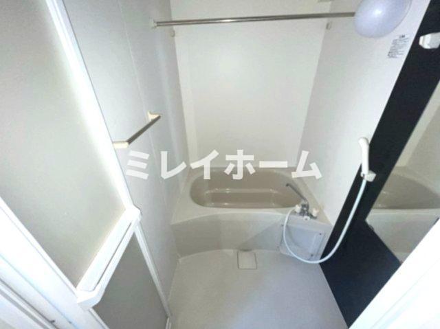 バス・シャワールーム　同建物内別のお部屋の参考写真になります。