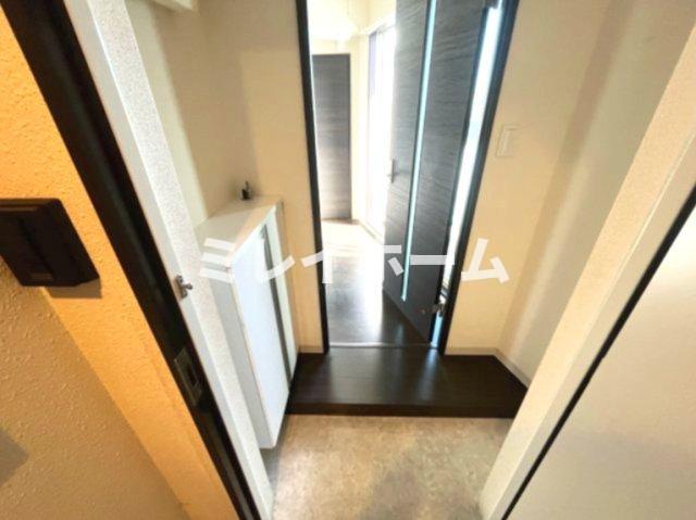 玄関　同建物内別のお部屋の参考写真になります。