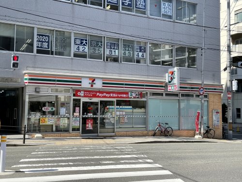 コンビニ　セブンイレブン天王寺駅北（コンビニ）まで352m