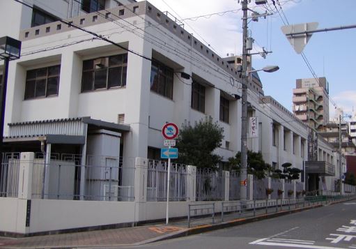 中学校　大阪市立夕陽丘中学校（中学校）まで1094m
