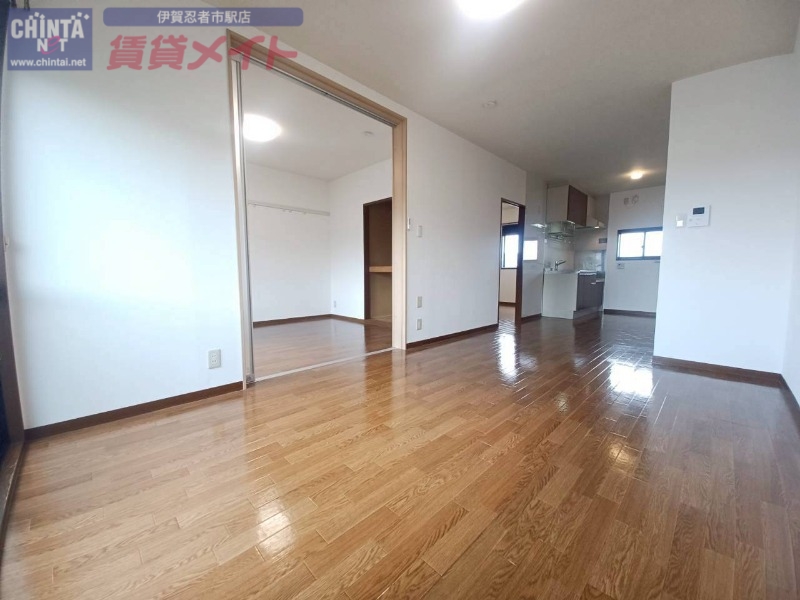 居室・リビング　別部屋参考写真となります。