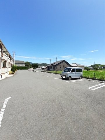 駐車場　駐車場に車を止められます