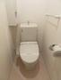 トイレ　落ち着いた色調のトイレです