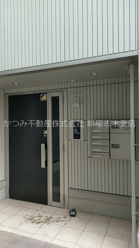 セキュリティ　オートロック付きエントランス