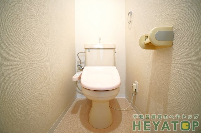 トイレ　温水洗浄便座