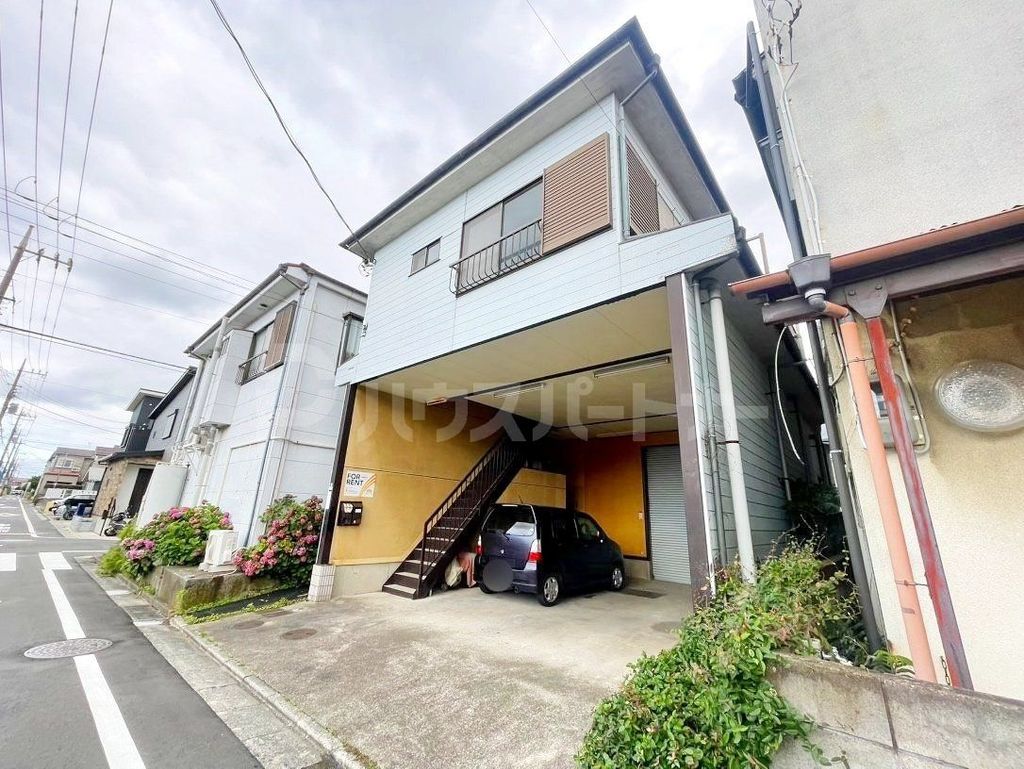 建物外観　駐車場