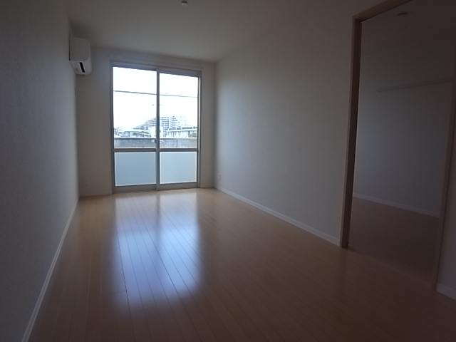 居室・リビング　※写真は同物件別部屋です。