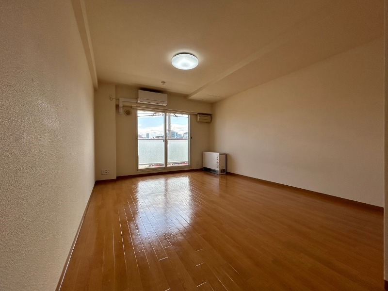 居室・リビング　明るいお部屋は気持ちよく過ごせそうですね。