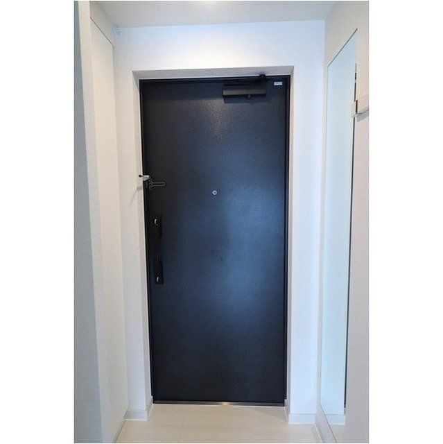 玄関　※同タイプの別のお部屋です。