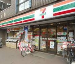 コンビニ　セブンイレブン 世田谷区役所前店（コンビニ）まで220m