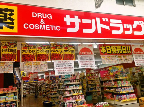 ドラックストア　サンドラッグ　土居京阪店（ドラッグストア）まで374m