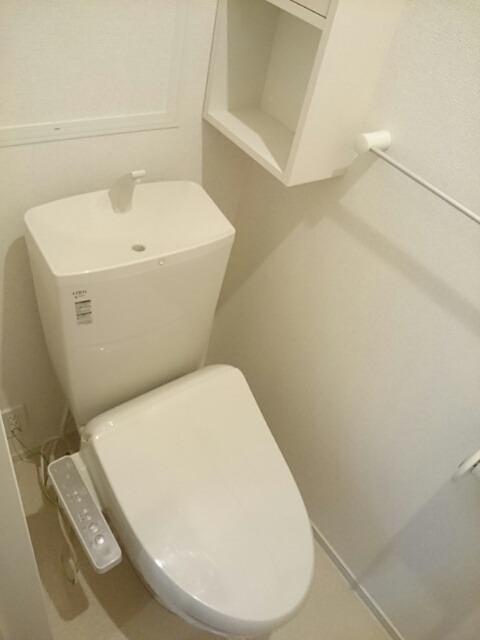 トイレ　温水洗浄便座です。
