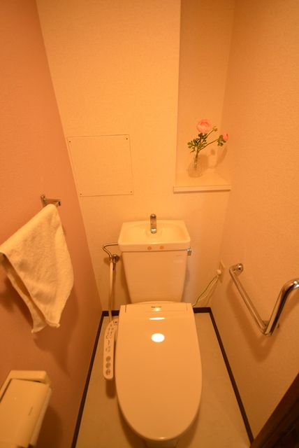 トイレ　＊参考写真＊温水洗浄便座付き