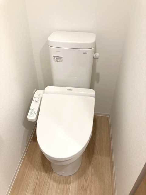 トイレ　※写真は同タイプ住戸です。