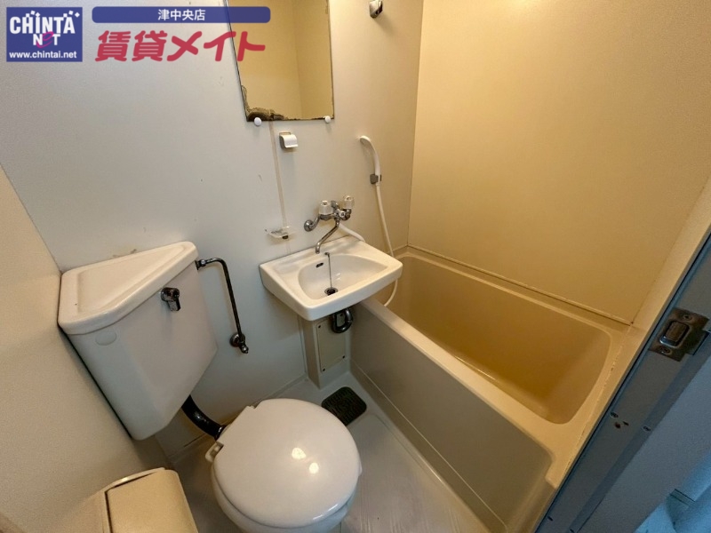 バス・シャワールーム　同物件別部屋写真